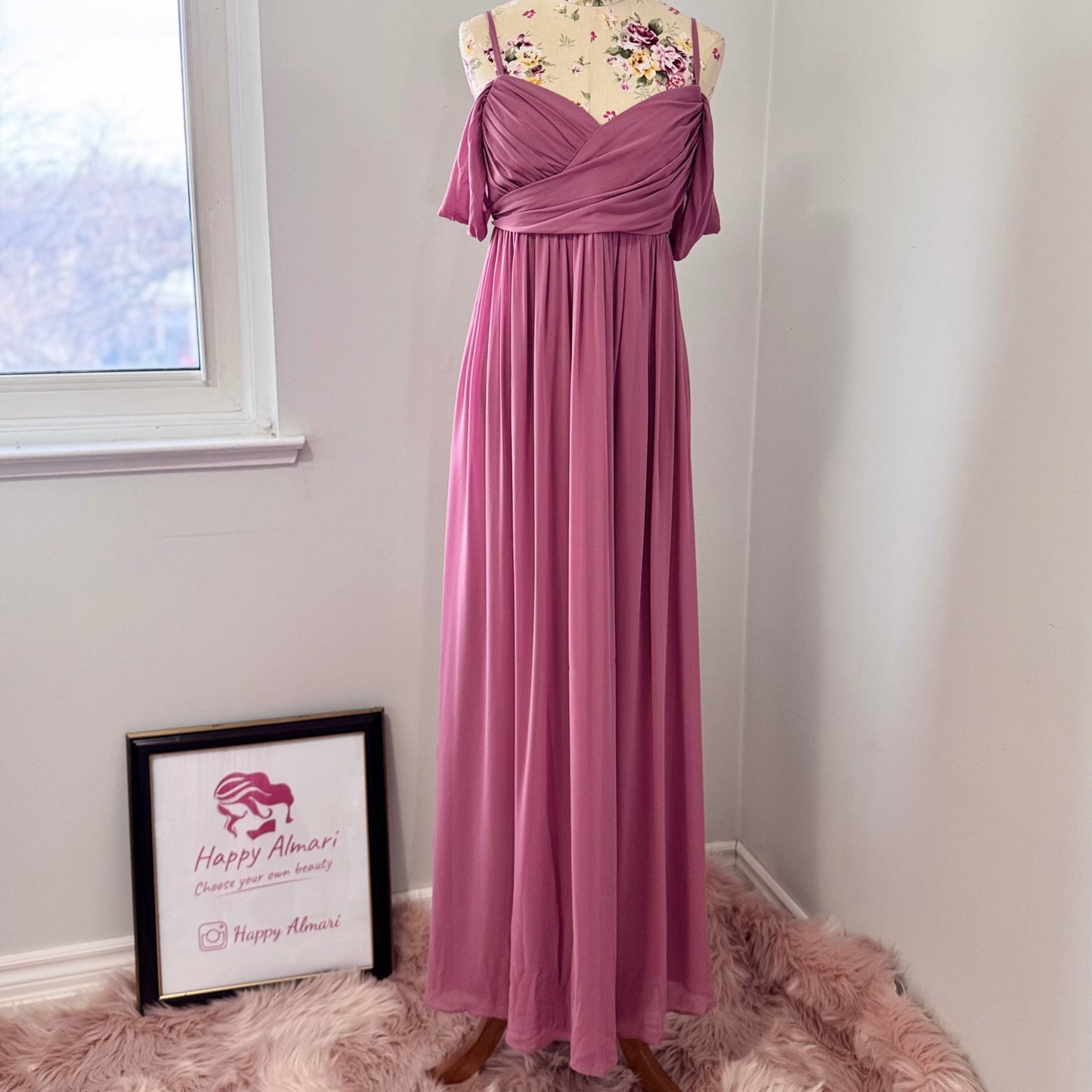 Turn heads with this stunning gently worn dusty rose evening gown that’s in perfect condition—a true blend of elegance and romance! Designed with a flattering ruched bodice, a flowing A-line skirt, and delicate off-the-shoulder draped sleeves, this dress is the epitome of timeless beauty.