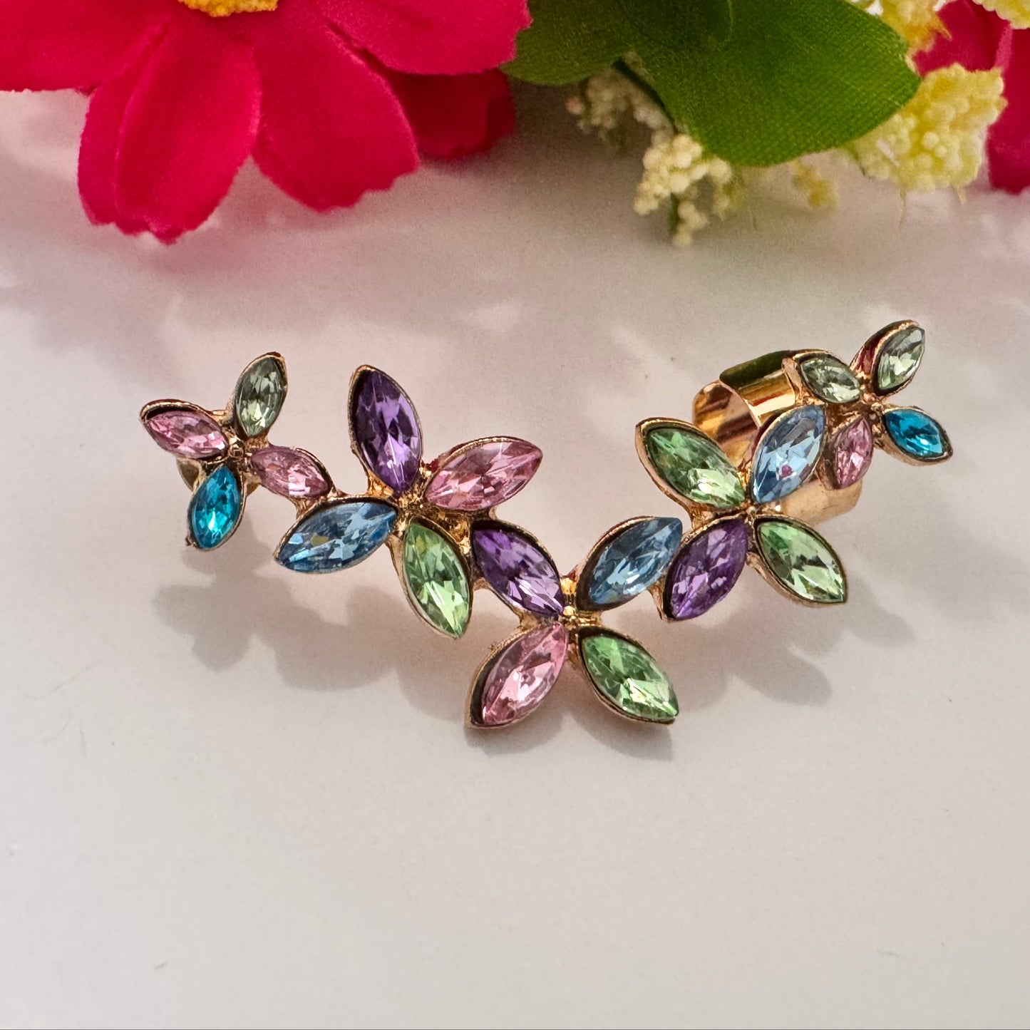 Embrace the beauty of nature with this stunning multicolor floral ear cuff, a breathtaking blend of elegance and vibrancy.