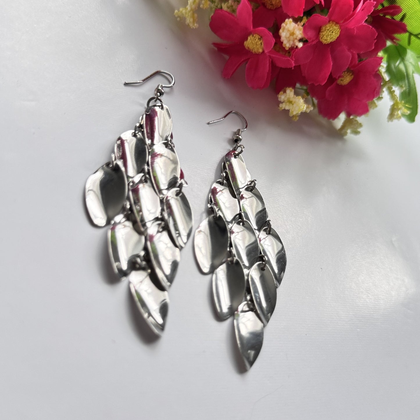 Stunning silver cascading dangle earrings – the perfect statement accessory for effortless elegance!