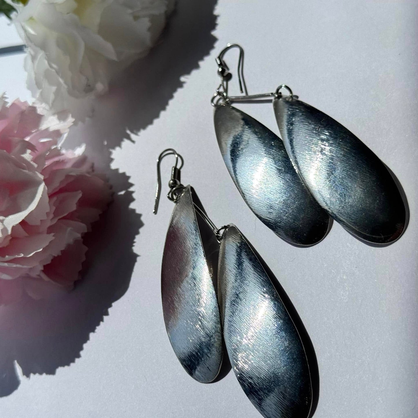Elegant handcrafted silver teardrop earrings – a timeless statement piece for any occasion!