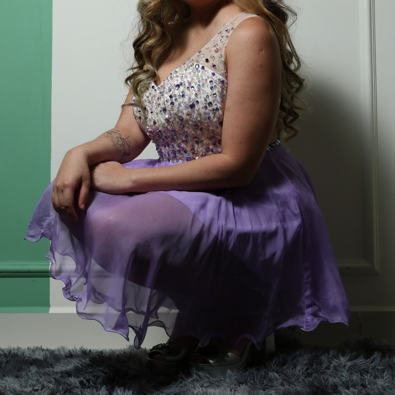 This dazzling party dress is designed to turn heads! With a sparkling, gem-embellished bodice and a flirty lilac chiffon skirt, it’s the perfect blend of glam and fun. The sweetheart neckline and sheer shoulder detail add a touch of elegance, while the flowy skirt brings movement and energy—ideal for dancing the night away. Perfect for prom, cocktail parties, or any night you want to shine!