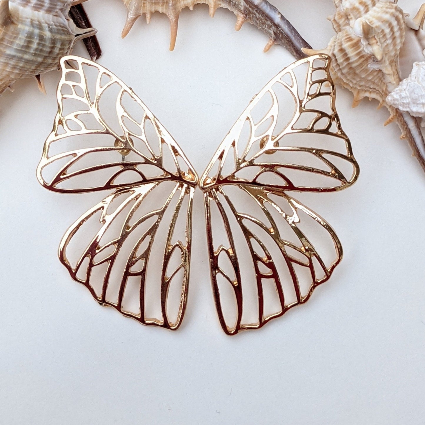 Wear the magic of transformation! These gold butterfly wing earrings are a stunning blend of elegance and whimsy, designed to make you feel effortlessly enchanting. Lightweight, radiant, and a true conversation starter—shop now and let your style take flight!