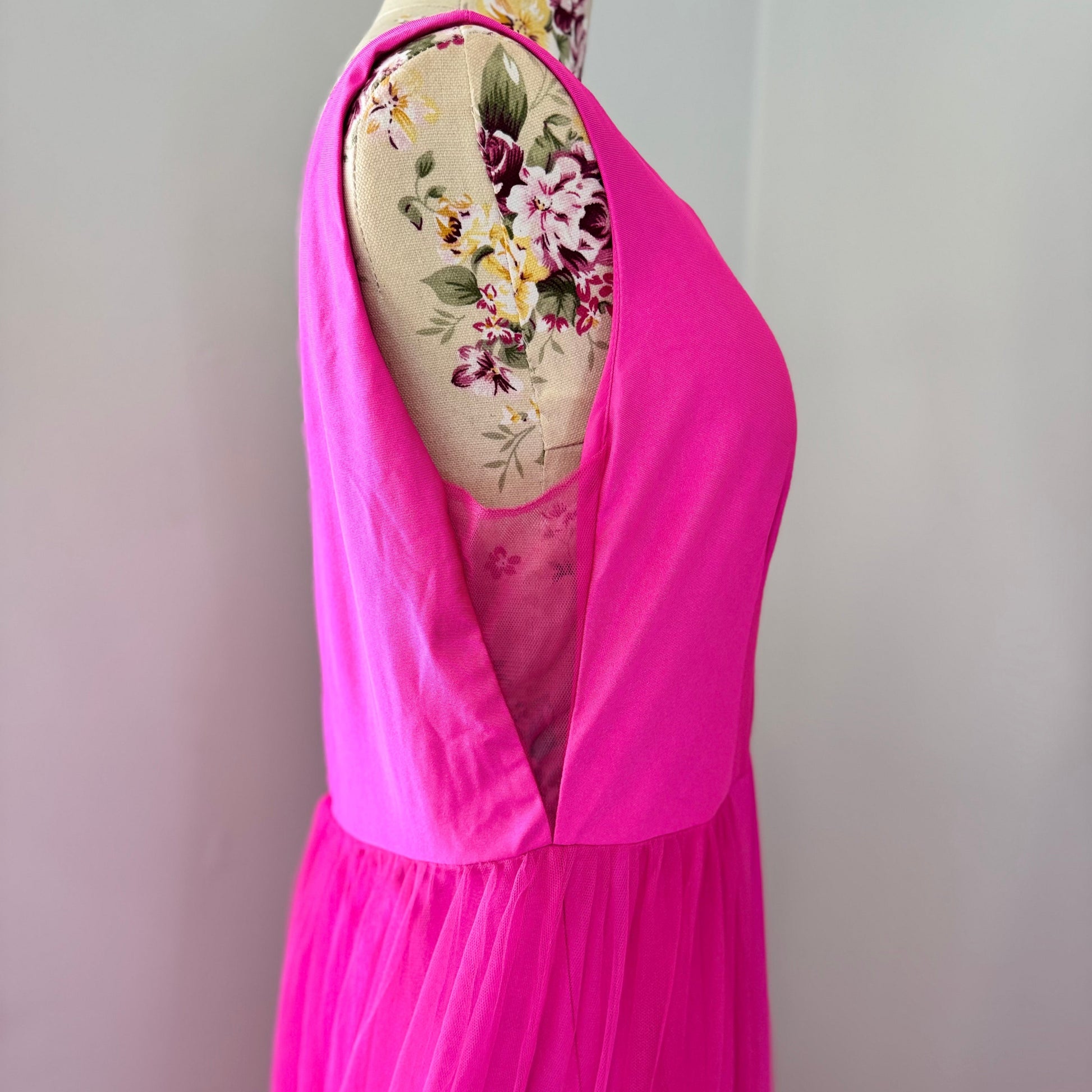 Turn heads and steal the spotlight in this breathtaking hot pink evening gown, designed to make every moment unforgettable. Featuring a stunning deep V-neckline and a flowing tulle overlay, this dress embodies elegance, confidence, and timeless charm. 