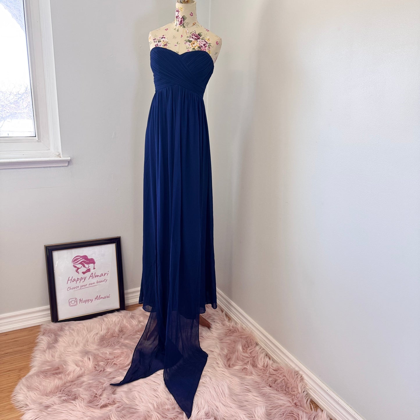Elevate your elegance with this breathtaking navy-blue strapless evening gown, designed to make a statement at any special occasion. Featuring a flattering sweetheart neckline and a beautifully flowing chiffon skirt with a dramatic floor-length train, this dress exudes timeless sophistication. The structured bodice provides a secure fit, while the soft pleats add a touch of effortless charm. 