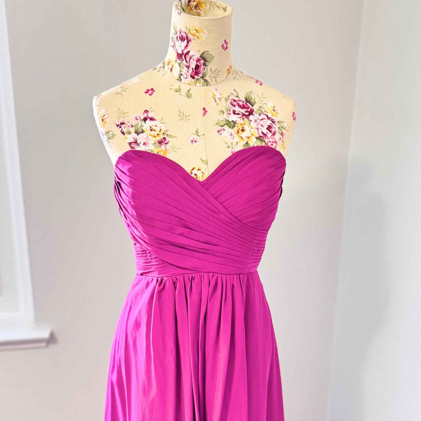 Make a statement in this breathtaking pre-owned, pristine-condition magenta gown, designed to turn heads at any formal event. Featuring a timeless sweetheart neckline with elegant ruched detailing, this floor-length dress flows effortlessly, creating a stunning silhouette that flatters every figure. The flowy chiffon fabric adds a touch of romance, perfect for weddings, galas, proms, or evening soirées. 