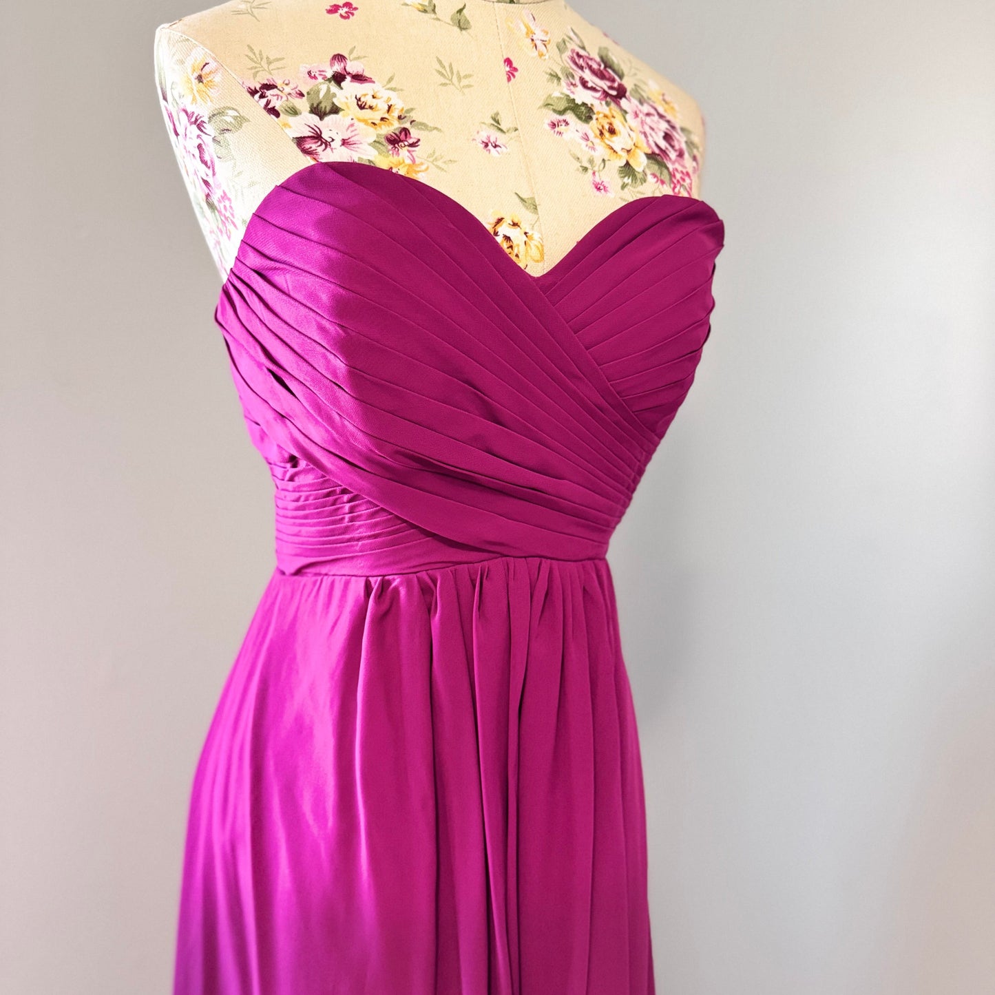 Make a statement in this breathtaking pre-owned, pristine-condition magenta gown, designed to turn heads at any formal event. Featuring a timeless sweetheart neckline with elegant ruched detailing, this floor-length dress flows effortlessly, creating a stunning silhouette that flatters every figure. The flowy chiffon fabric adds a touch of romance, perfect for weddings, galas, proms, or evening soirées. 