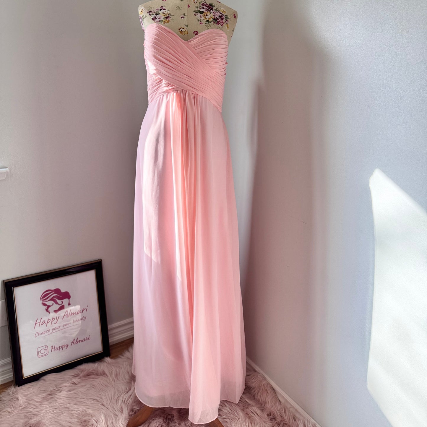 This enchanting blush pink gown is the epitome of timeless elegance, designed to make you feel effortlessly radiant at any special occasion. Featuring a flattering sweetheart neckline with delicately ruched detailing, this dress cascades into a flowy chiffon skirt, creating a dreamy, ethereal silhouette. 