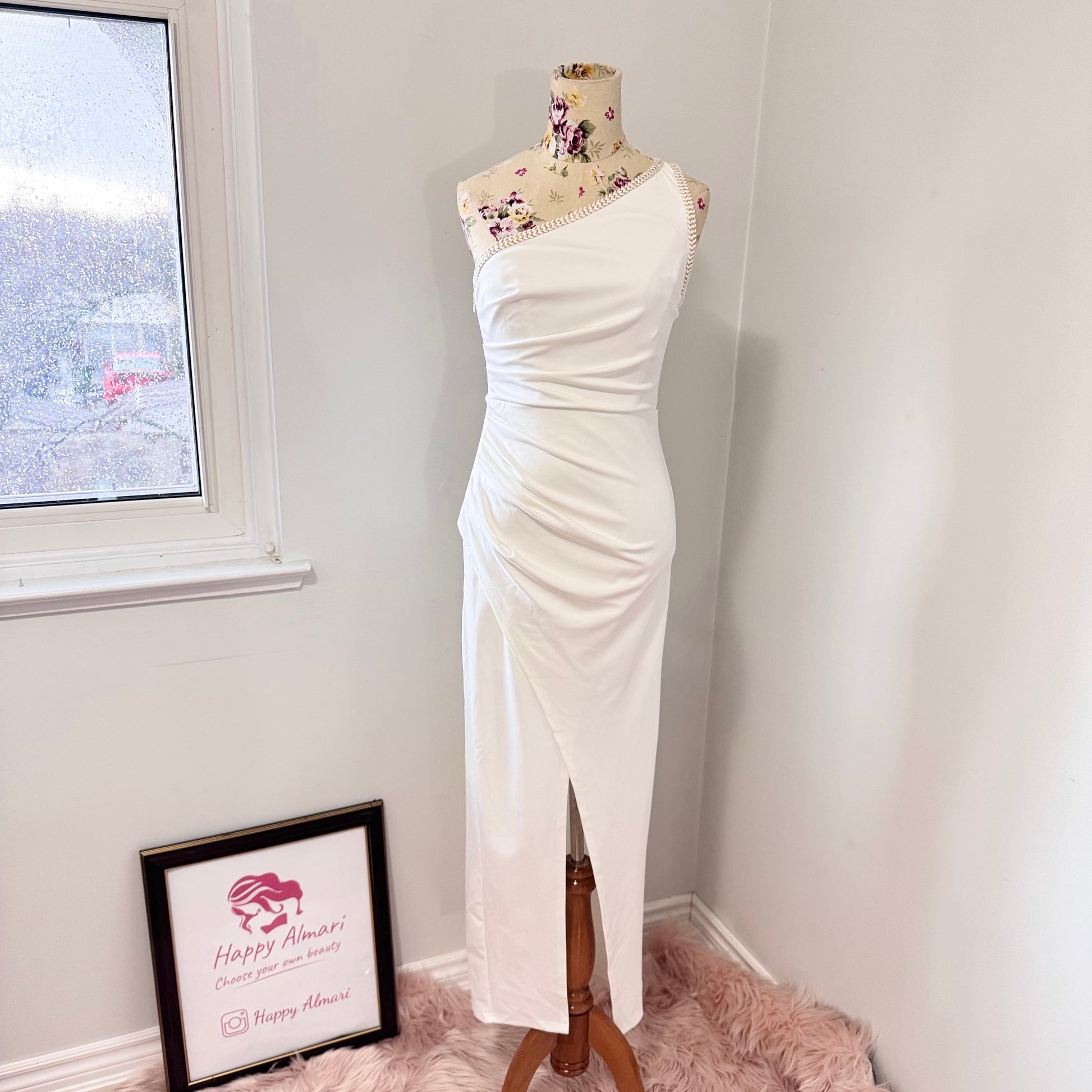 Elevate your style with this stunning white one-shoulder midi dress, designed to make a statement at any event. Featuring an asymmetrical neckline with elegant pearl-like trim, a flattering ruched waist, and a sultry front slit, this dress exudes sophistication and charm. Crafted from high-quality fabric, it drapes beautifully to accentuate your silhouette. 