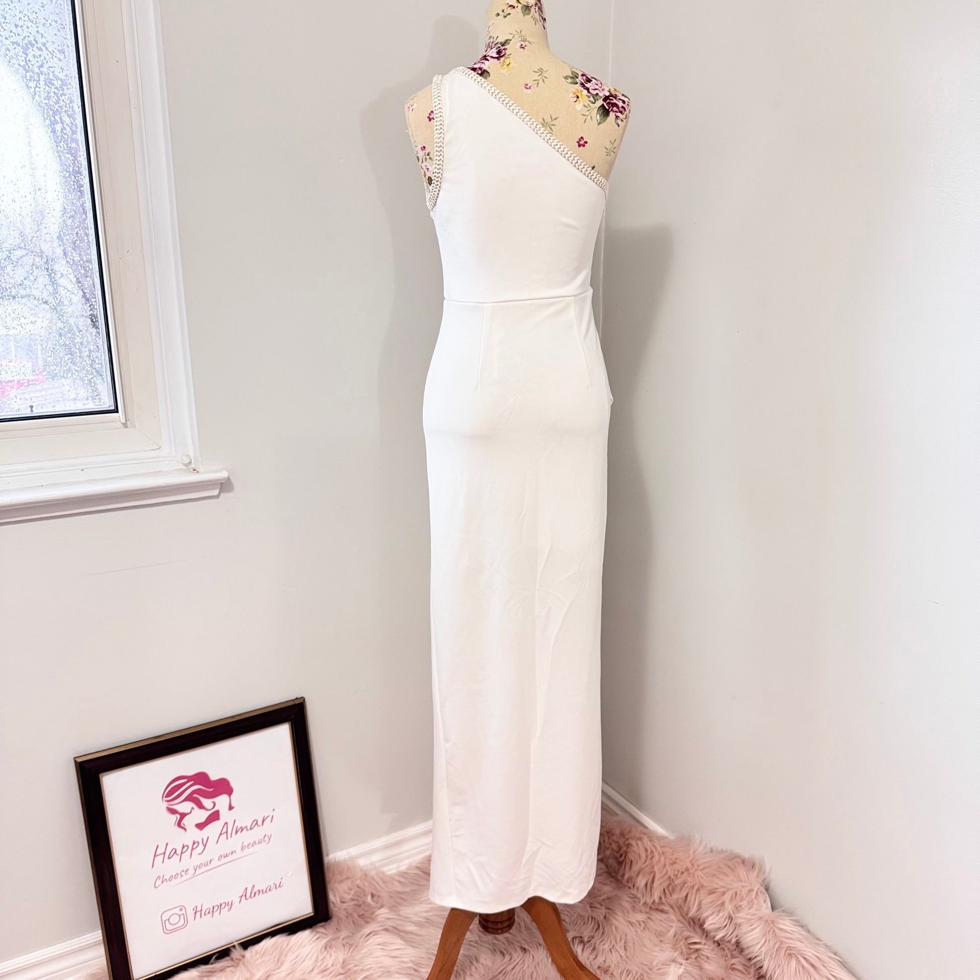 Elevate your style with this stunning white one-shoulder midi dress, designed to make a statement at any event. Featuring an asymmetrical neckline with elegant pearl-like trim, a flattering ruched waist, and a sultry front slit, this dress exudes sophistication and charm. Crafted from high-quality fabric, it drapes beautifully to accentuate your silhouette. 