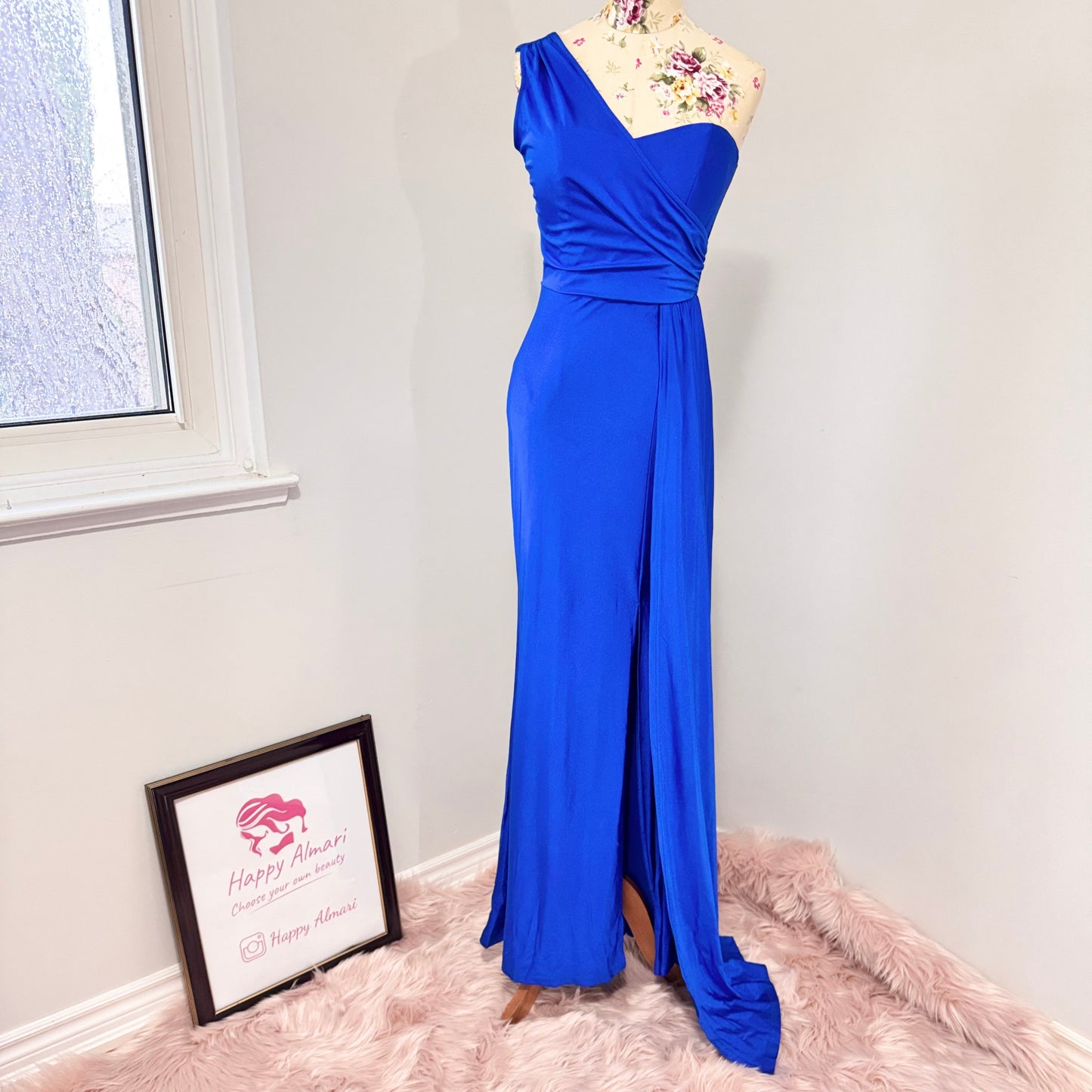 Step into elegance with this stunning cobalt blue one-shoulder gown, designed to turn heads at any special occasion. Featuring a flattering ruched bodice that accentuates your curves and a flowing floor-length silhouette with a dramatic side slit, this dress exudes confidence and sophistication. The soft, high-quality fabric drapes beautifully, creating an effortlessly chic look. 