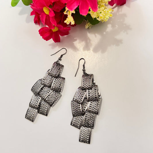 Unleash your bold and elegant side with these statement metal cascade earrings—a perfect blend of modern sophistication and timeless charm. Crafted with intricate, textured metal loops, these lightweight yet striking earrings exude a mesmerizing shimmer with every movement, making them the ultimate head-turner. 
