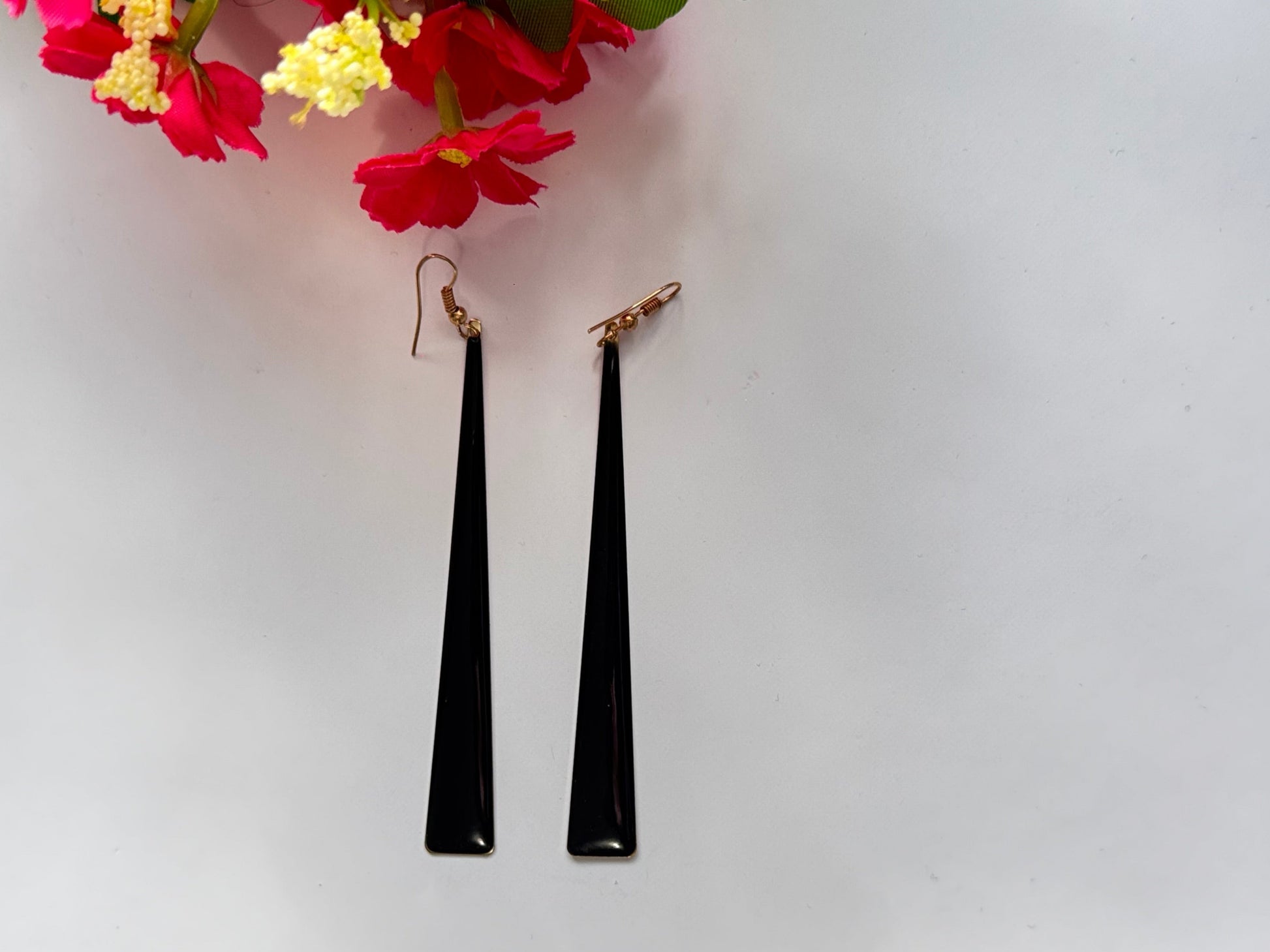 Upgrade your accessory game with these sleek and sophisticated long drop earrings, designed for the modern fashionista! Featuring a minimalist, tapered silhouette, these earrings exude elegance with a bold, contemporary twist. 