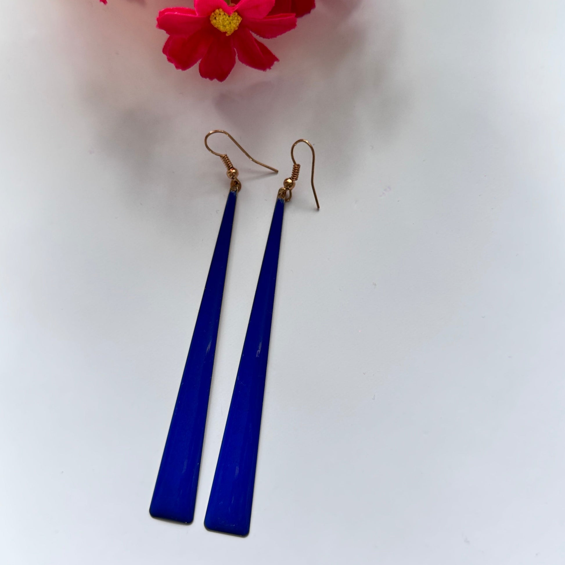 Upgrade your accessory game with these sleek and sophisticated long drop earrings, designed for the modern fashionista! Featuring a minimalist, tapered silhouette, these earrings exude elegance with a bold, contemporary twist. 