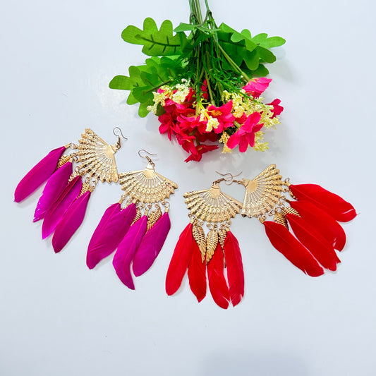  These breathtaking fan-shaped gold earrings feature intricate detailing, exuding a luxurious charm that captivates at first glance. Adorned with vibrant feather accents in striking red and fuchsia hues, they add a dramatic flair to any outfit, making them perfect for fashion-forward people who love to stand out. 