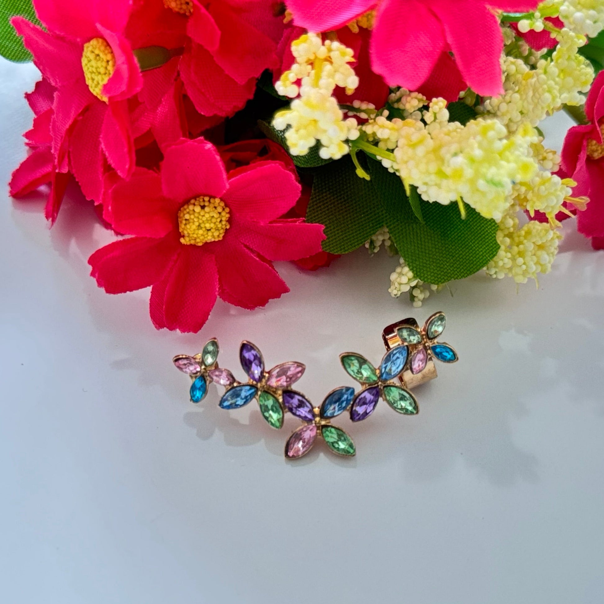 Embrace the beauty of nature with this stunning multicolor floral ear cuff, a breathtaking blend of elegance and vibrancy.