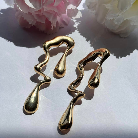 Sculptural earrings with a mesmerizing molten drip design—bold, artistic, and effortlessly chic. Perfect for making a statement!

Brand new
Available in silver and gold