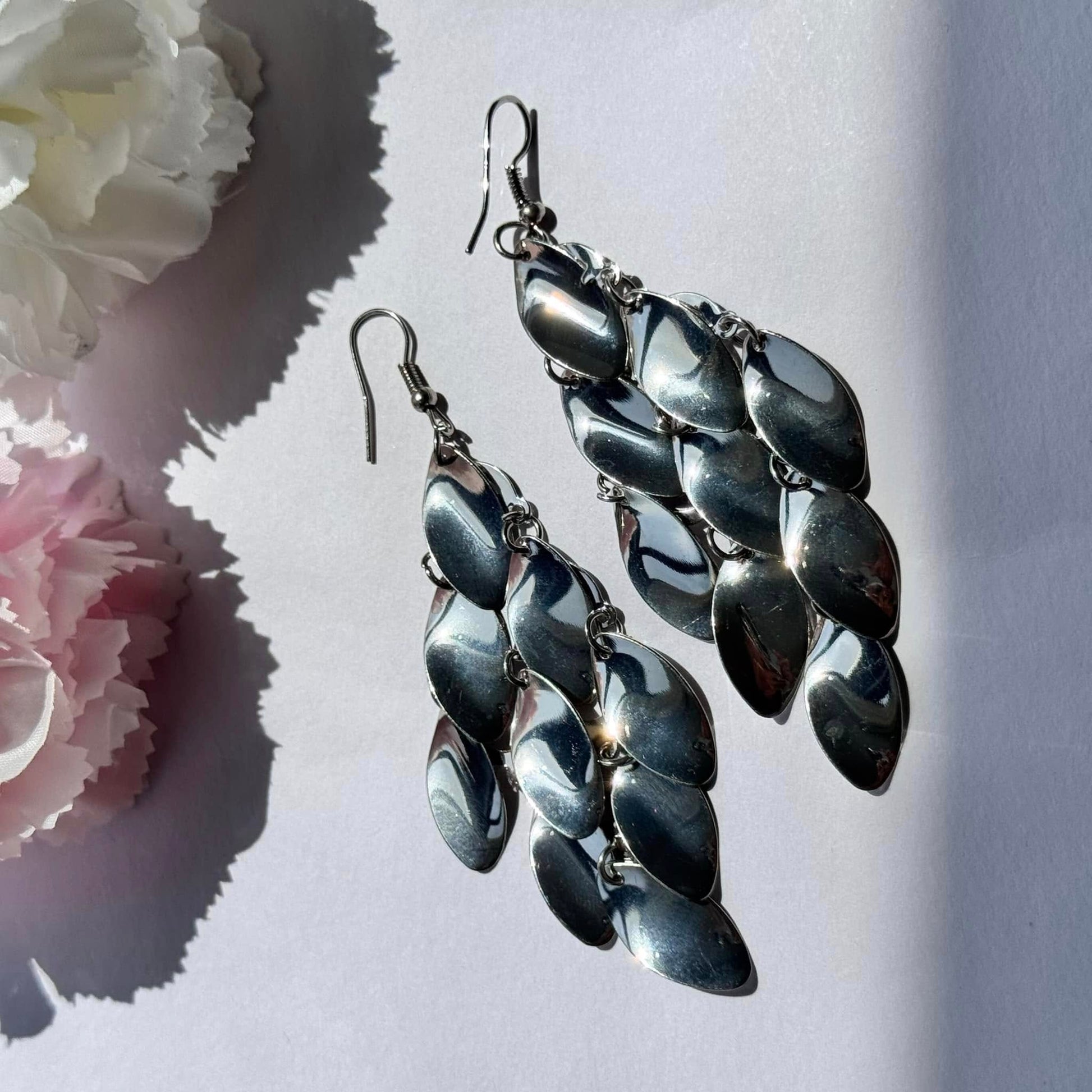 Stunning silver cascading dangle earrings – the perfect statement accessory for effortless elegance!