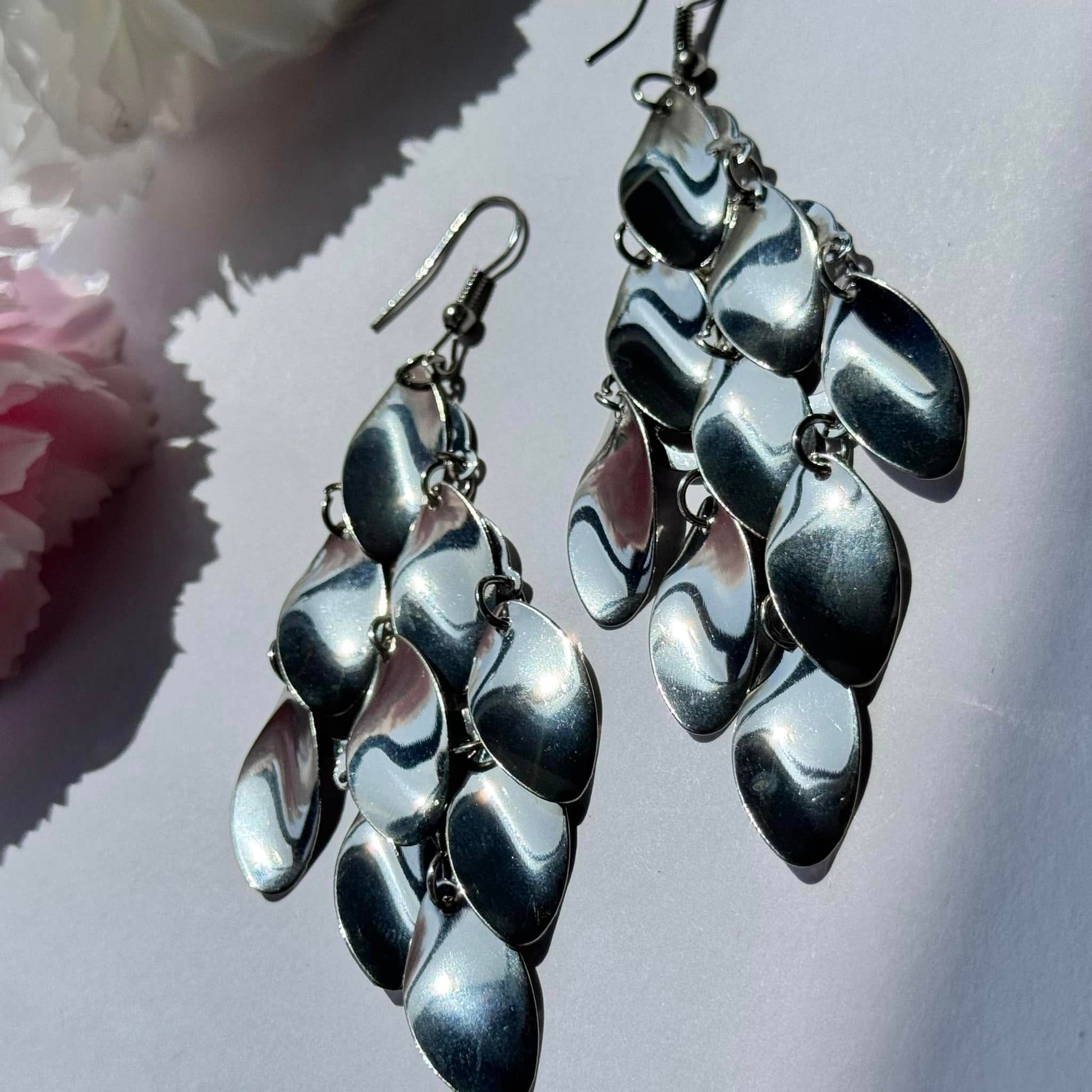 Stunning silver cascading dangle earrings – the perfect statement accessory for effortless elegance!