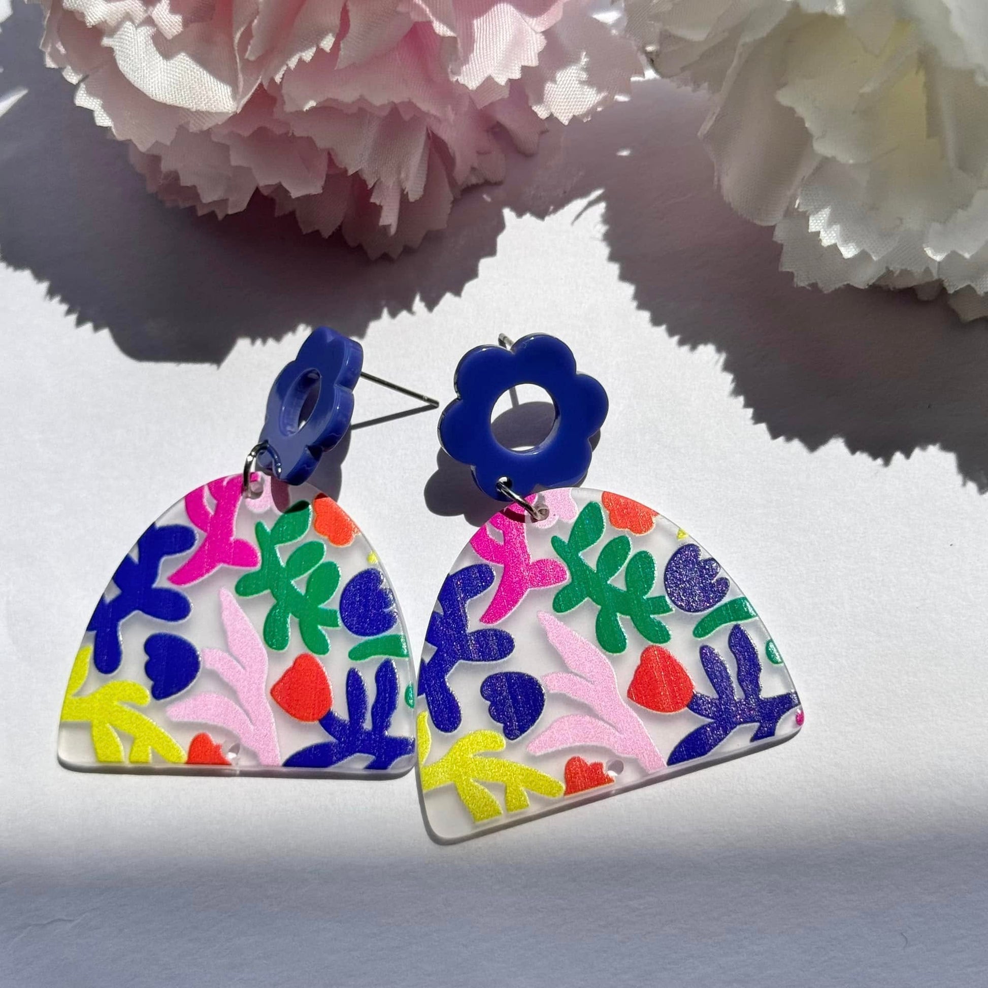 Colorful floral acrylic statement earrings with a trendy retro design – lightweight, bold, and perfect for any occasion
