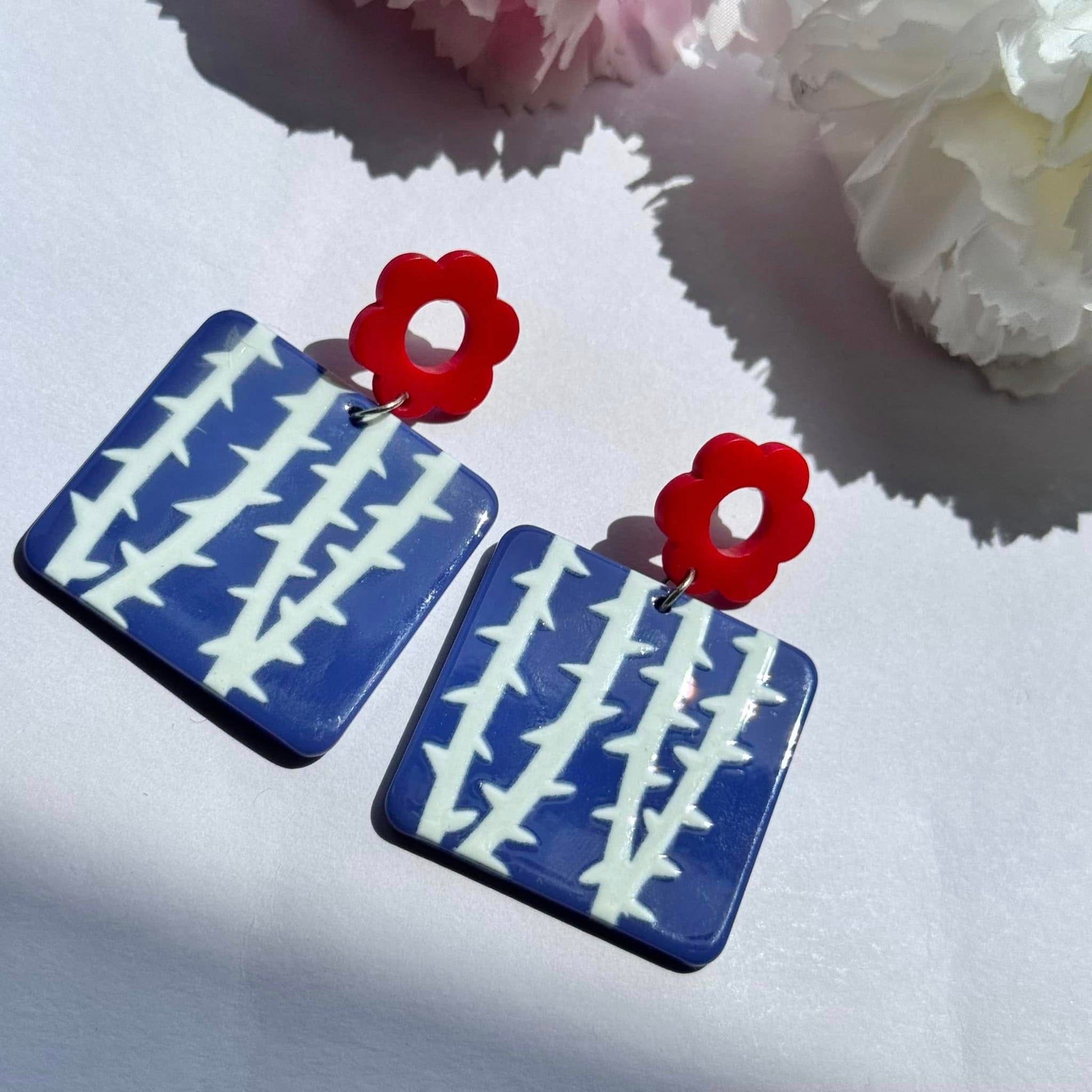 Statement earrings – bold floral &amp; abstract design for a unique, trendy look!