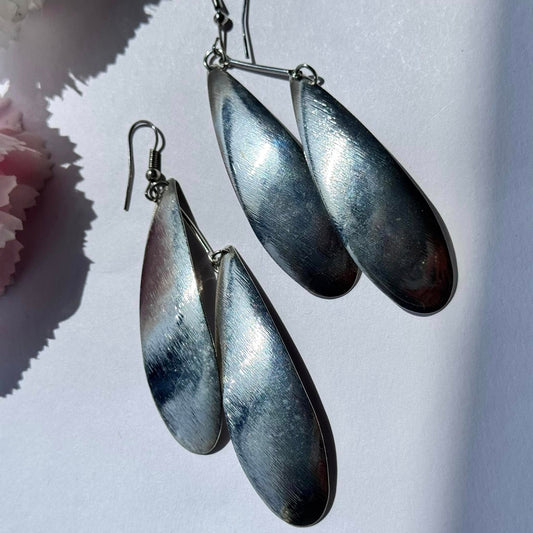Elegant handcrafted silver teardrop earrings – a timeless statement piece for any occasion!